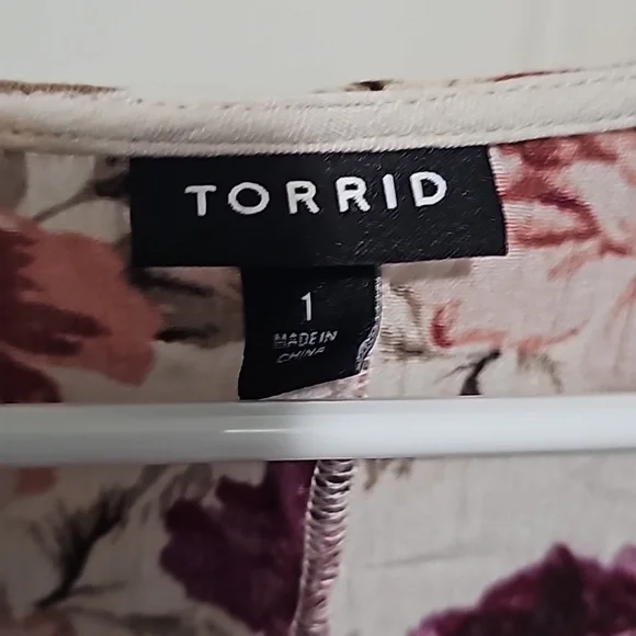Like new, torrid blouse with pink and maroon flowers. - Picture 3 of 6